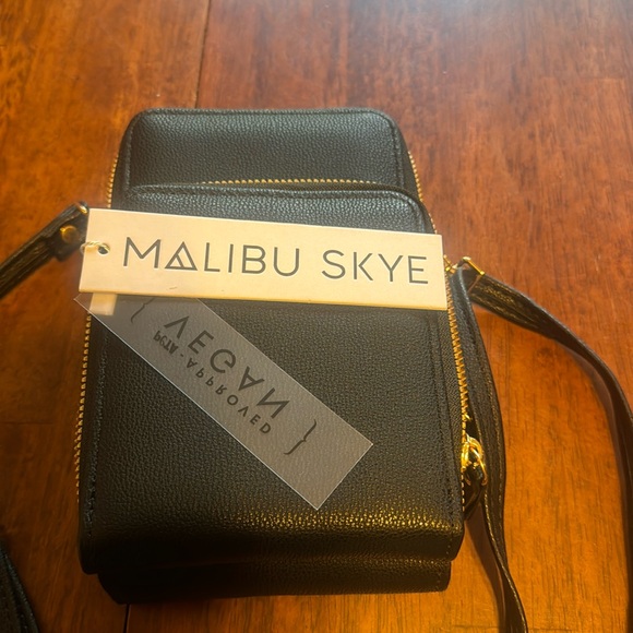 Malibu Skye small crossbody bag Black NWT - Picture 1 of 6